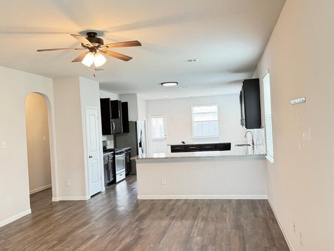 Foto del edificio - 25048 Adams Canyon Dr
