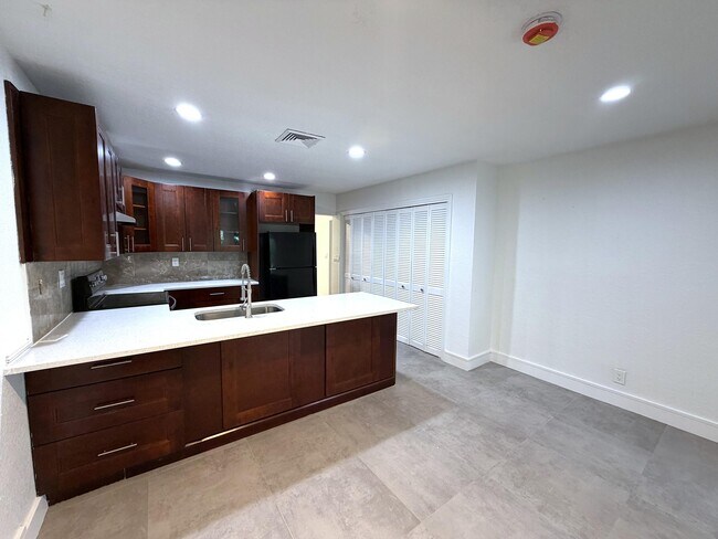 Foto del edificio - 4019 Woodside Dr