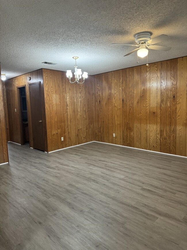 Building Photo - 227 Redbud Ln