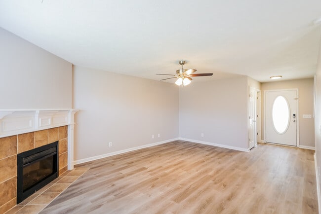 Foto del edificio - 347 Golfview Ln
