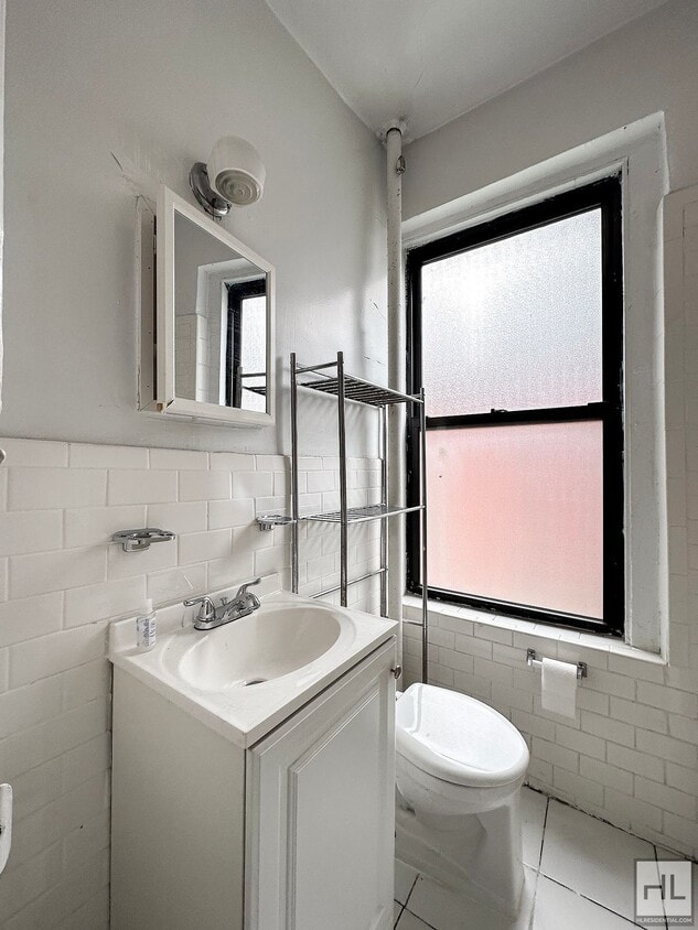 Building Photo - NO FEE One Bed on Upper East Side! Won't S...