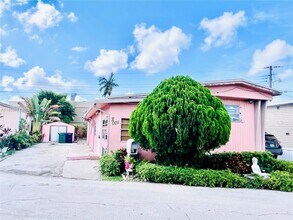 Building Photo - 8181 8181 Northwest South River Dr