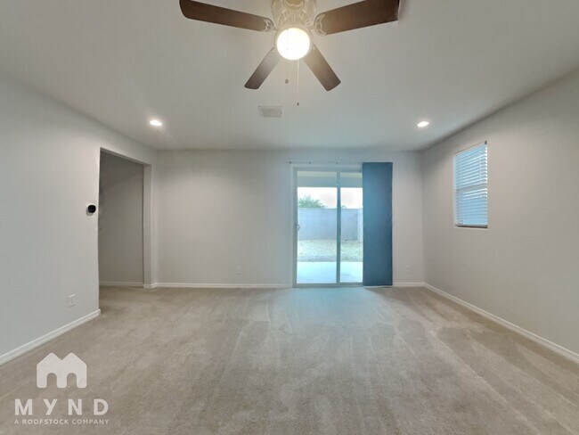 Foto del edificio - 815 N 109th Dr