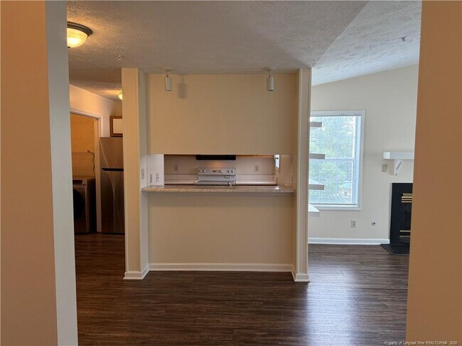 Foto del edificio - 300 Waterdown Dr