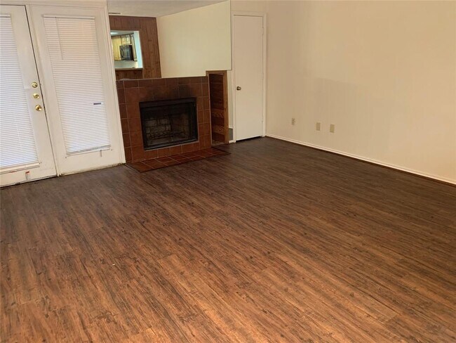 Foto del edificio - 2311 Balsam Dr