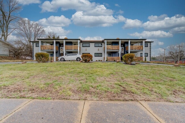 Building Photo - Heartwoods Manor