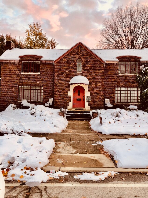 Foto principal - 735 Lincolnway E