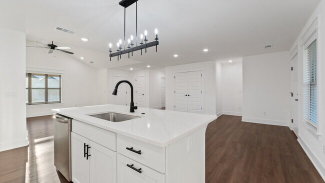 Foto del edificio - "Charming Farmington Retreat: Spacious 3-B...