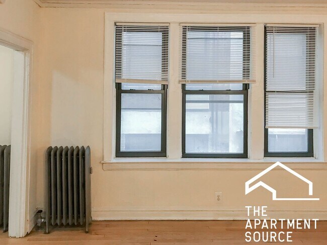 Photo - 432 W Surf St Apartment