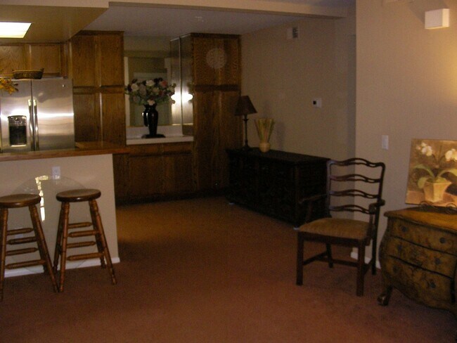 Foto del edificio - Ground floor condo available soon!!