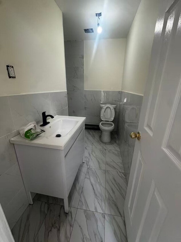 Building Photo - 2328 Esplanade