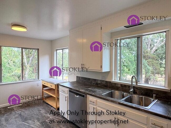 Building Photo - 1067 Ridge Park Dr