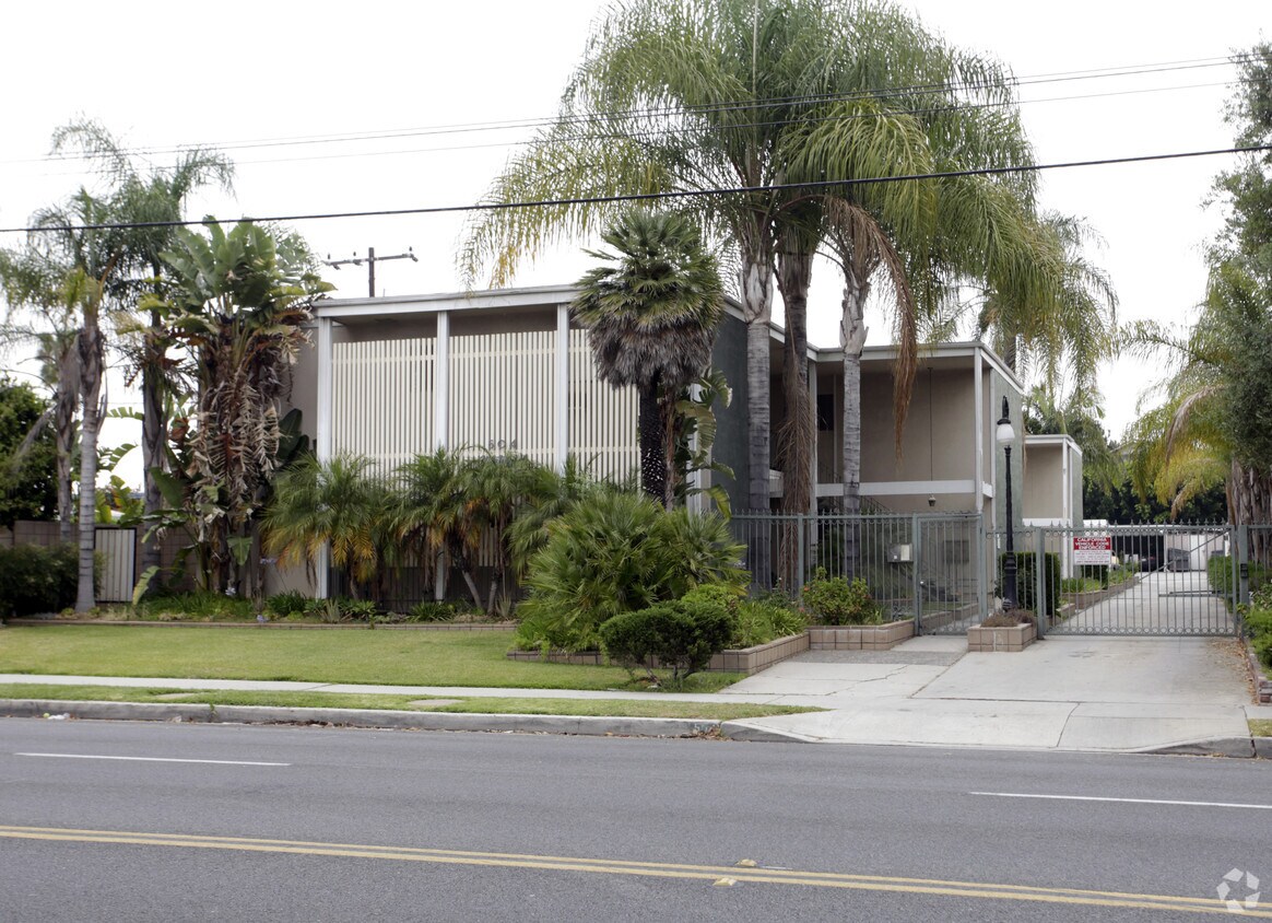 Foto principal - 504 S Barranca Ave
