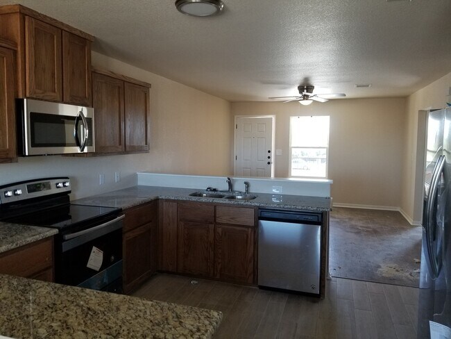 Building Photo - 92 Sandstone Dr