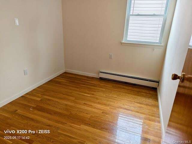 Foto del edificio - 43-44 249th Street Unit