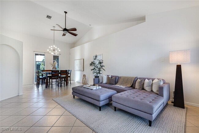 Foto del edificio - 461 Everglades Blvd N