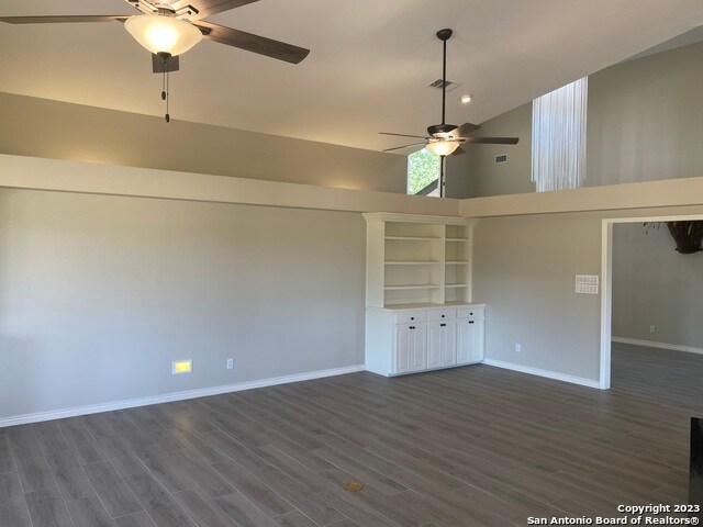 Building Photo - 302 Lakewood Dr