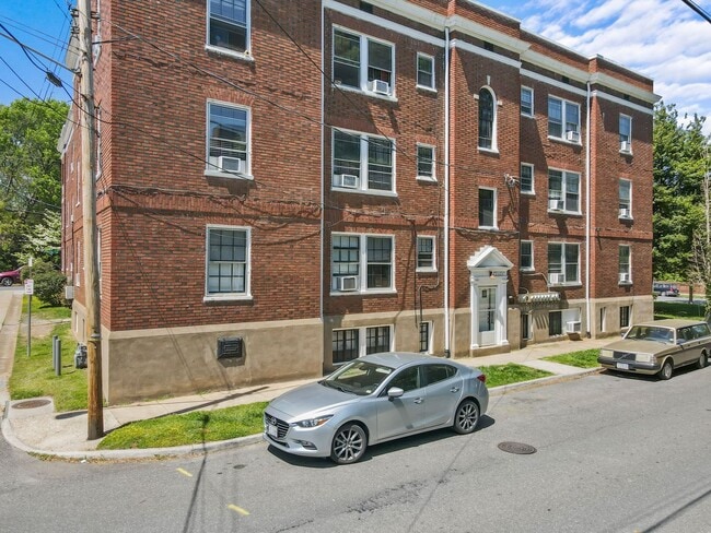 Building Photo - Dumont Apartments