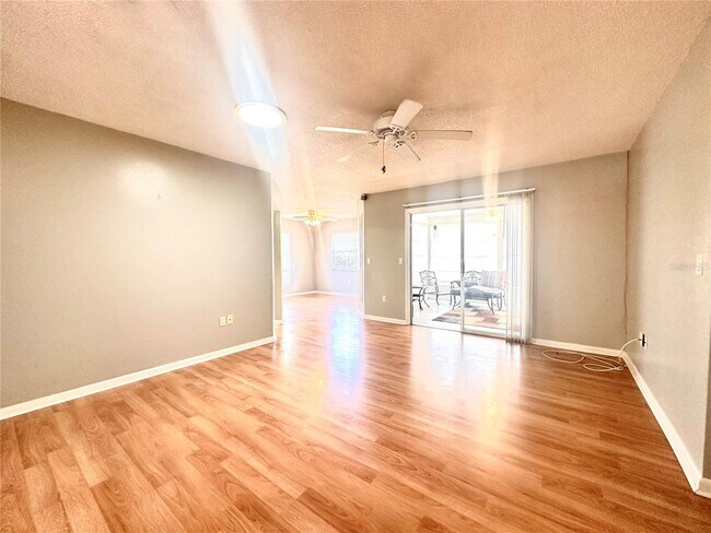 Foto del edificio - 1649 Selkirk Dr