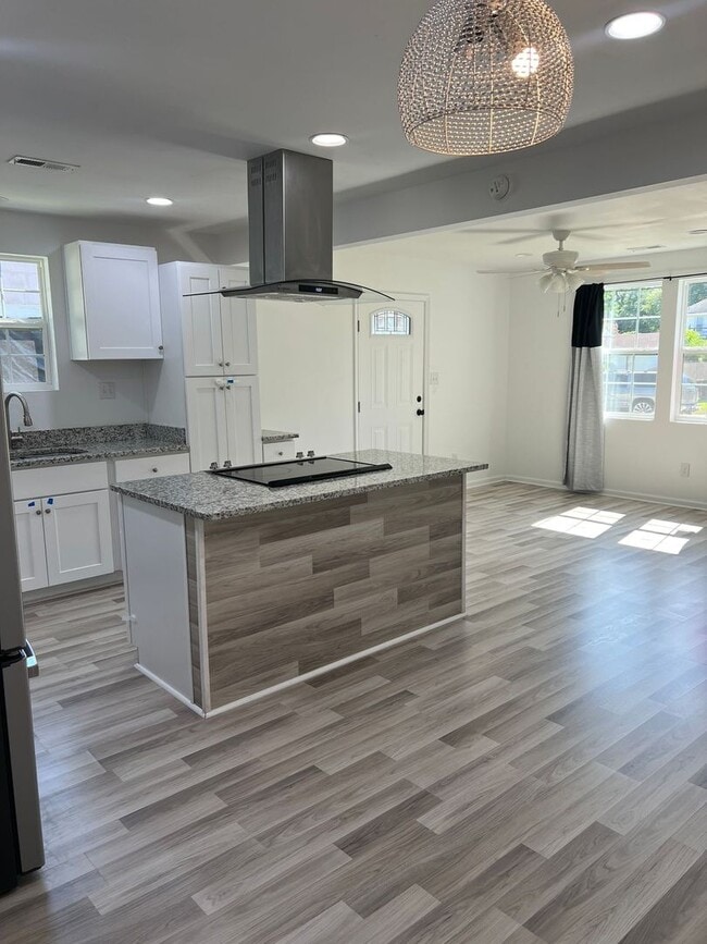 Building Photo - Welcome to this beautiful home located in ...