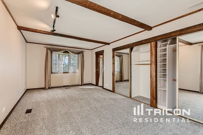 Foto del edificio - 15028 Holiday Ct