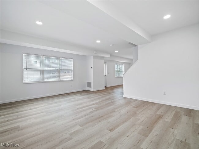 Building Photo - 2362 W 6th St