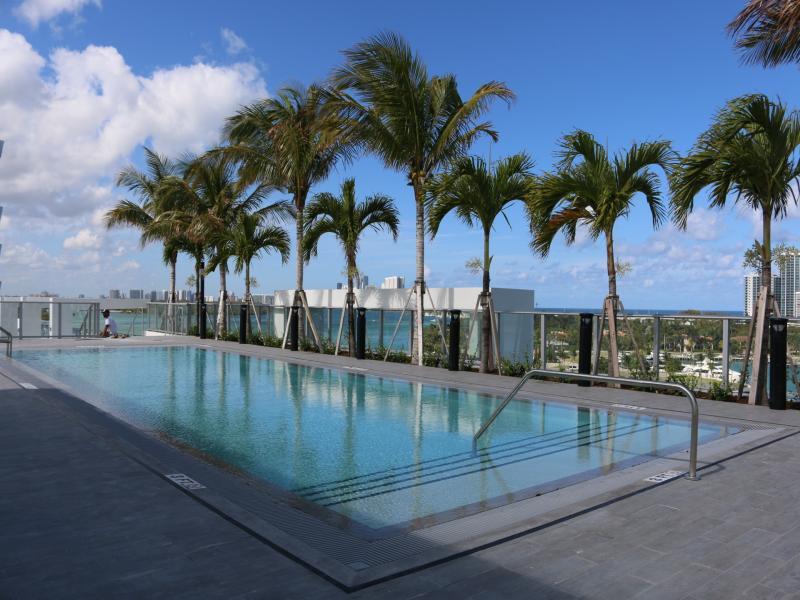 Foto principal - 10201 E Bay Harbor Dr