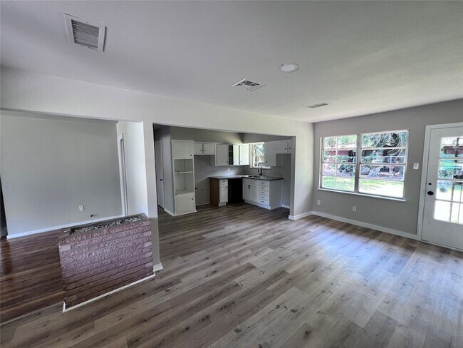 Building Photo - 5742 Flamingo Dr