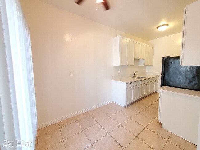 Foto del edificio - 1138-1144 S Bronson Ave