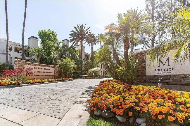 Foto del edificio - 21450 Burbank Blvd