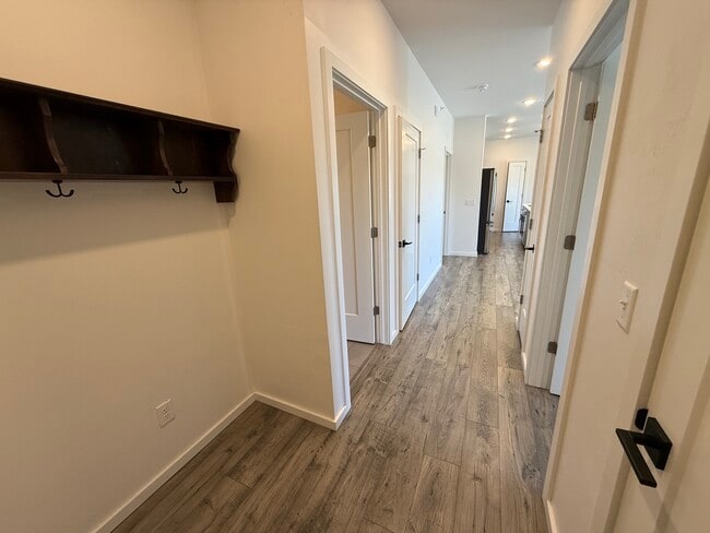 Building Photo - 2420 Tschache Ln
