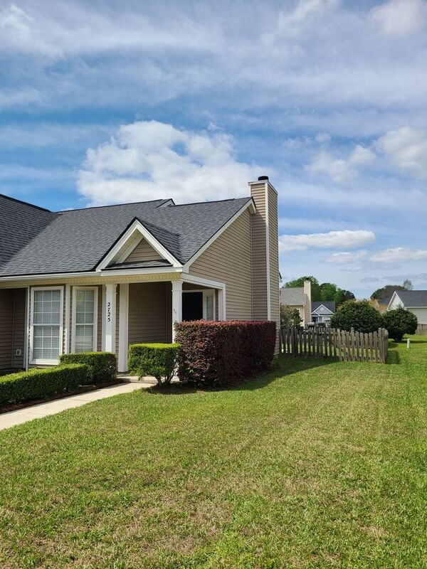 Foto del edificio - 2725 Palmetto Hall Blvd