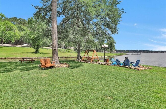 Building Photo - 3900 Aspen Dr