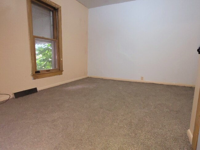 Building Photo - 1209 8th St SE