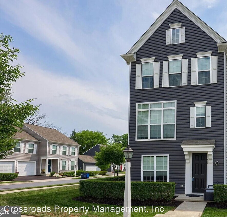 Foto principal - 2 br, 3.5 bath House - 902 Mayer Place