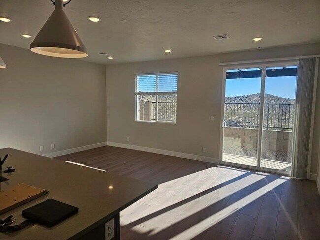 Foto del edificio - Spacious 4 Bedroom Townhome in Washington!