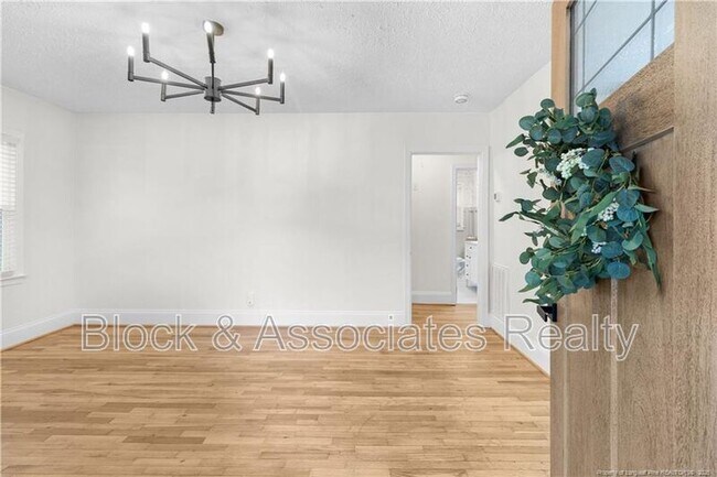 Building Photo - 1005 Anarine Rd