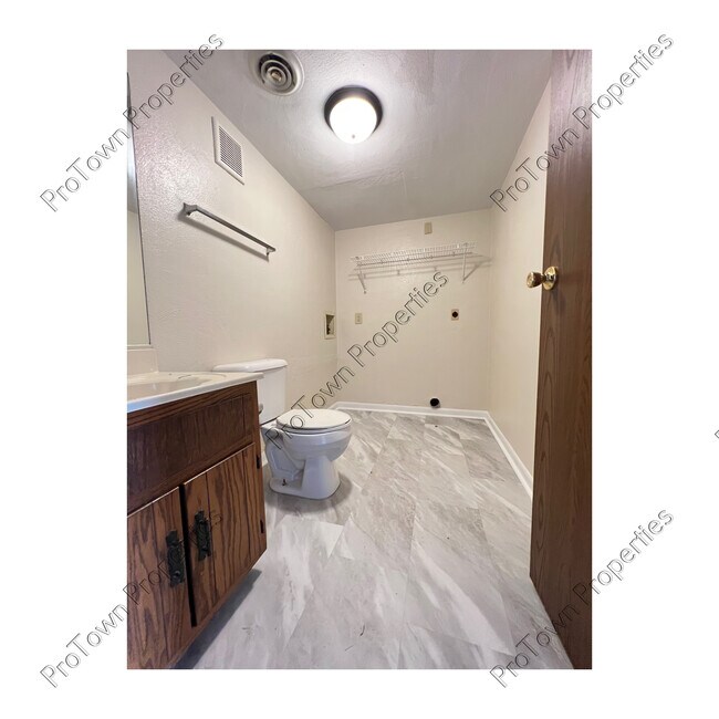 Foto del edificio - 698 Meadowood Ln