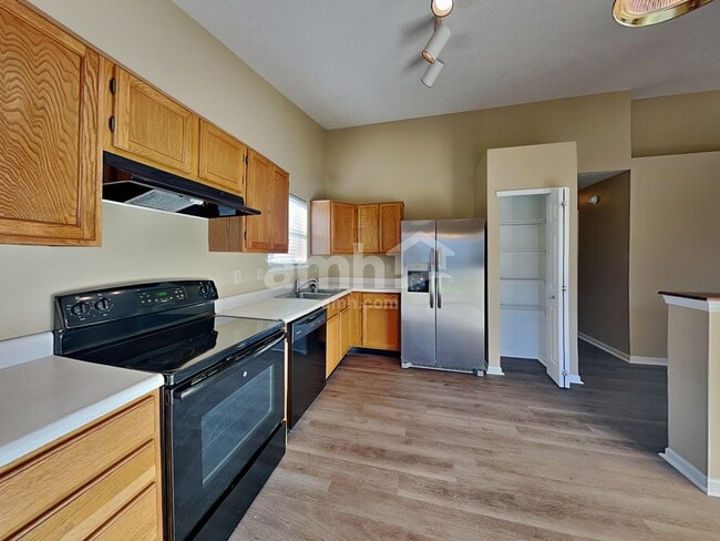 Foto del edificio - 1903 E Maple Park Dr