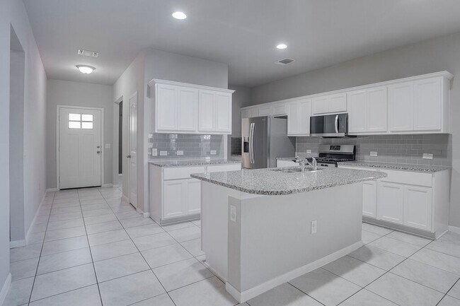 Building Photo - 6700 Ranchito Dr