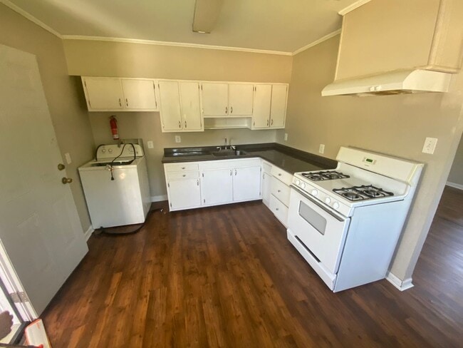 Building Photo - 3 br, 1 bath House - 1224 Elsa Jane