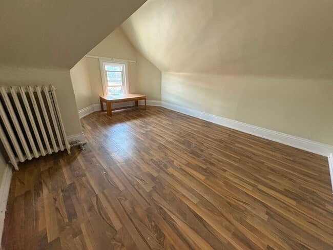 Photo du bâtiment - 410 Barton St E