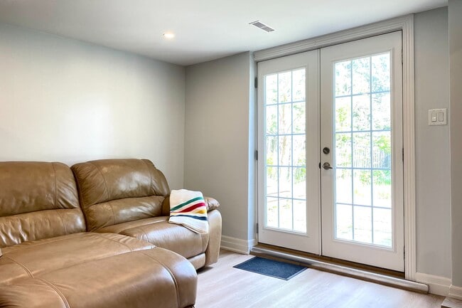 Building Photo - 4203 Wheelwright Crescent