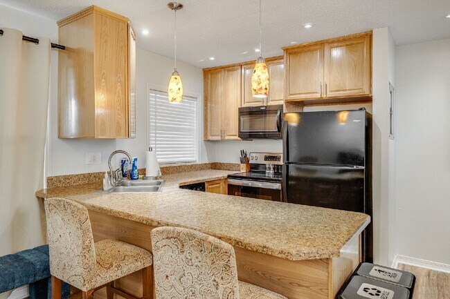 Foto del edificio - Updated 1 bedroom condo near the river!