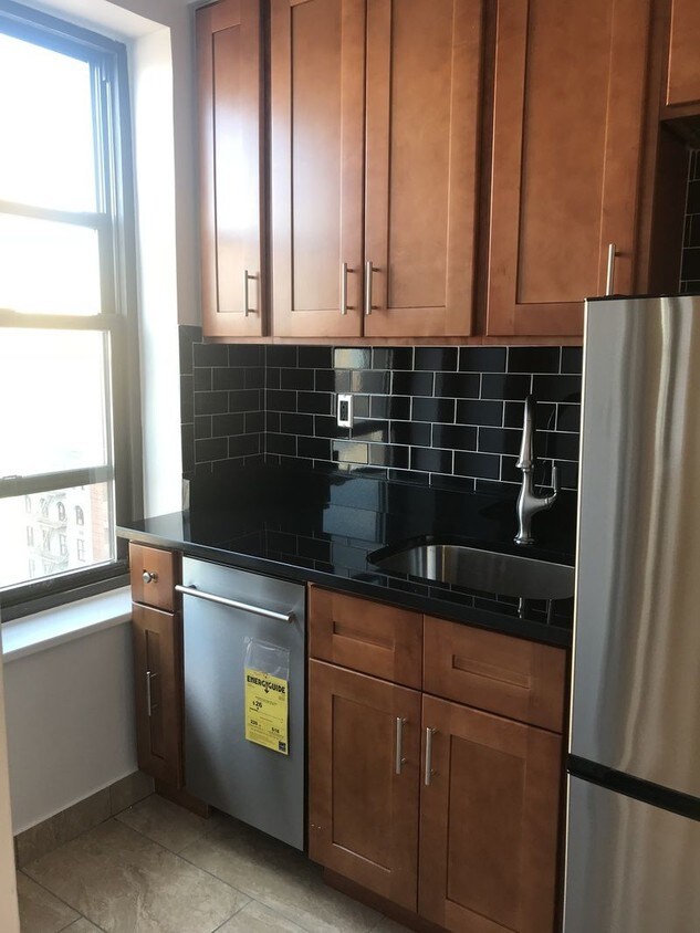Primary Photo - 201 W 15th St
