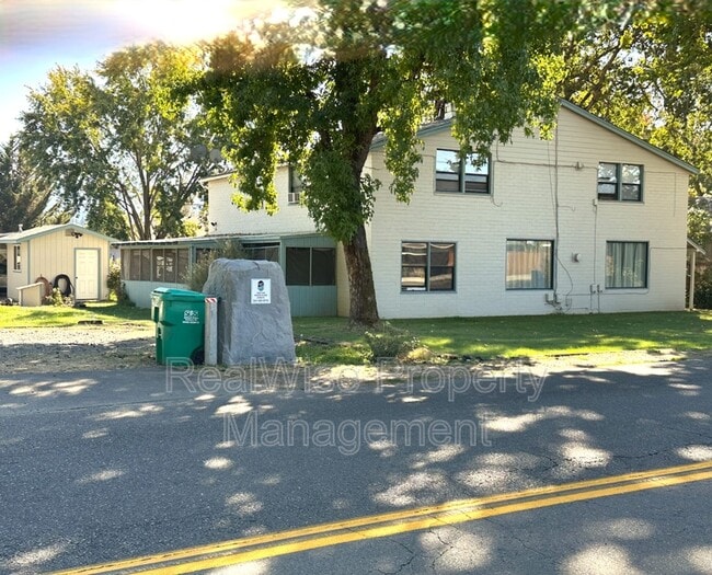 Building Photo - 1628 Leonard Rd