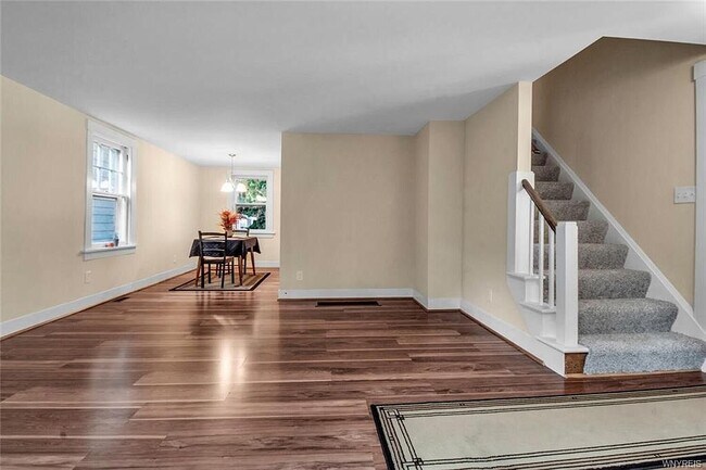 Building Photo - 368 Oakwood Ave