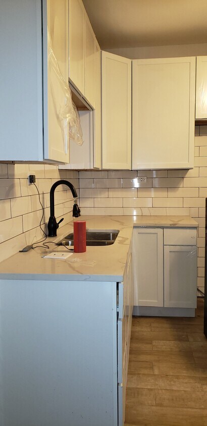 Primary Photo - 3259 W Potomac Ave
