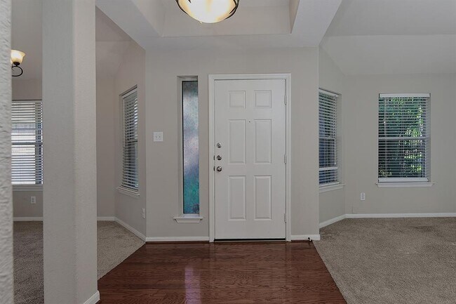 Building Photo - 99 E Foxbriar Forest Cir