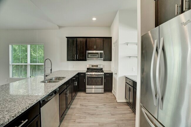 Foto del edificio - 3413 Omega St